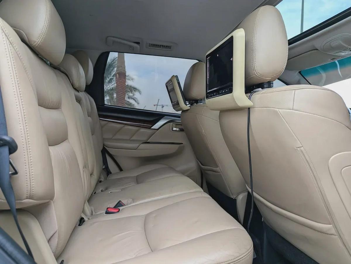 MITSUBISHI MONTERO SPORT 2016 GLS 4WD TOP LINE GCC IN EXCELLENT CONDITION-4-4