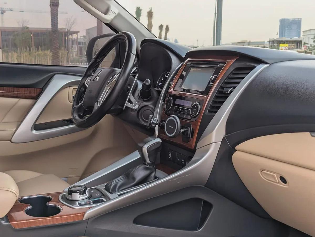 MITSUBISHI MONTERO SPORT 2016 GLS 4WD TOP LINE GCC IN EXCELLENT CONDITION-6-6