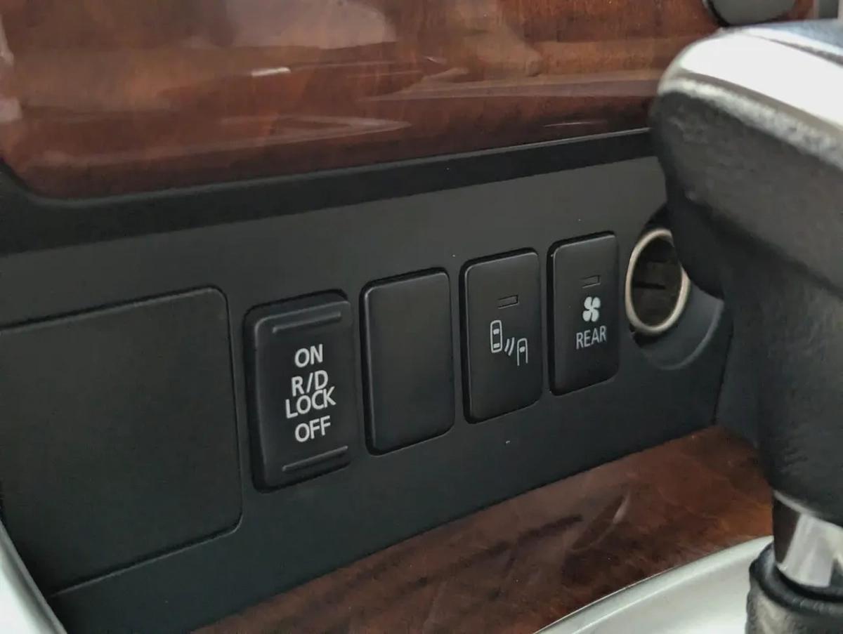 MITSUBISHI MONTERO SPORT 2016 GLS 4WD TOP LINE GCC IN EXCELLENT CONDITION-9-9