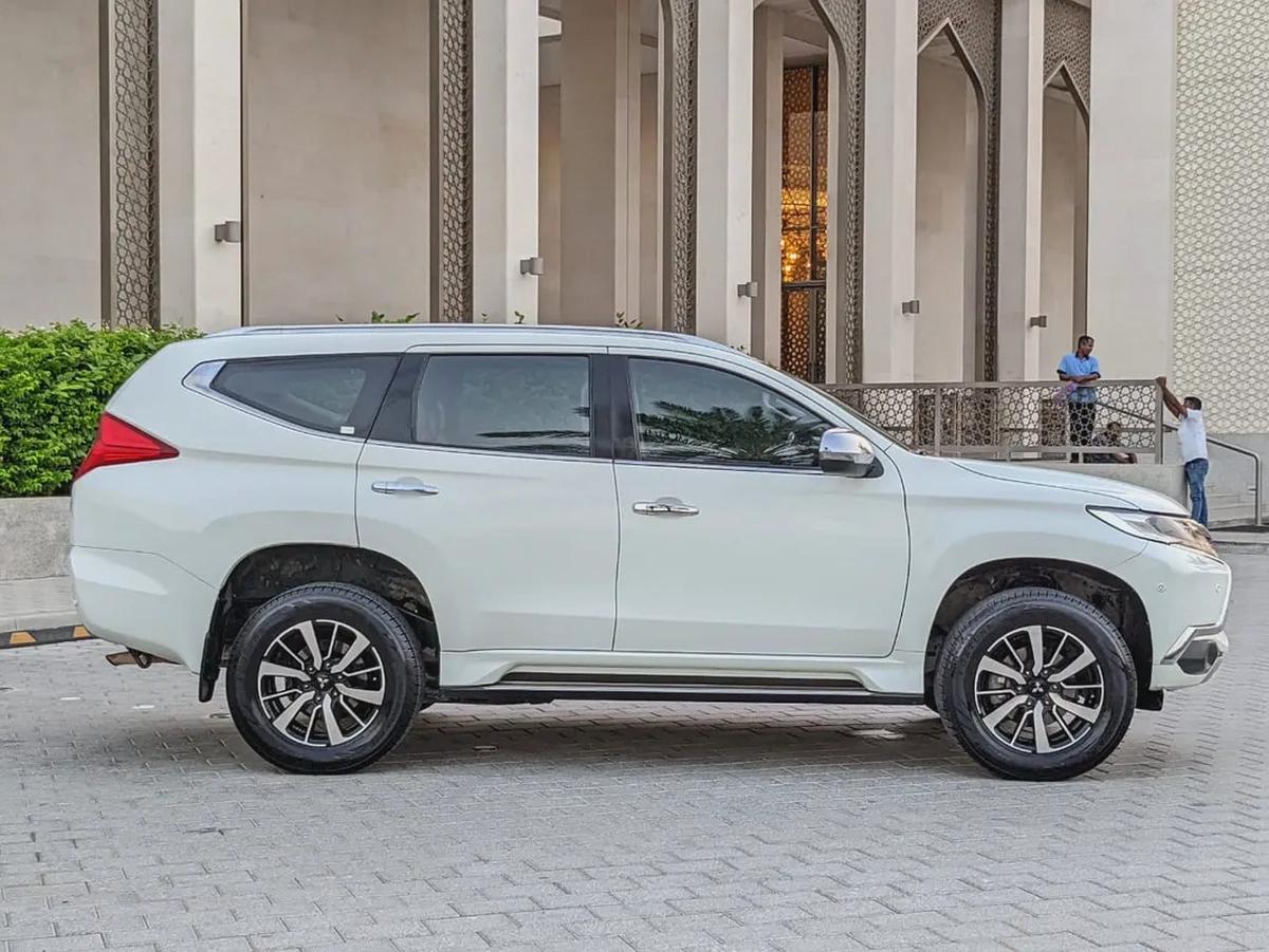 MITSUBISHI MONTERO SPORT 2016 GLS 4WD TOP LINE GCC IN EXCELLENT CONDITION-16-16