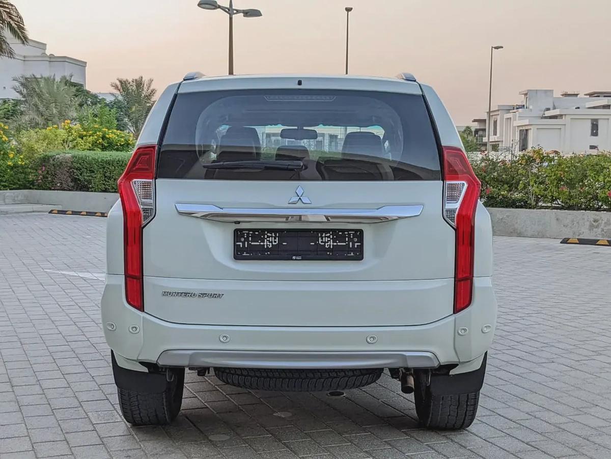 MITSUBISHI MONTERO SPORT 2016 GLS 4WD TOP LINE GCC IN EXCELLENT CONDITION-18-18