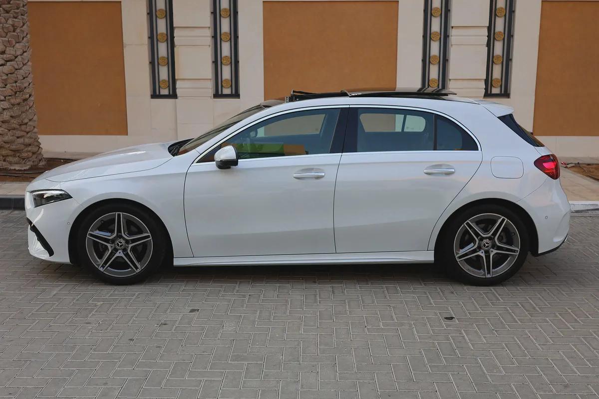 Mercedes-Benz A200 AMG-2024-11000KM-GCC SPECS- UNDER WARRANTY SERVICE CONTRACT available black as w-4-4