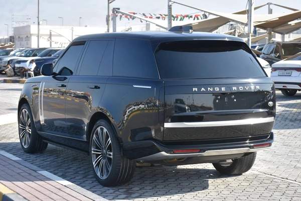 LAND ROVER RANGE ROVER SE 2023 | BLACK