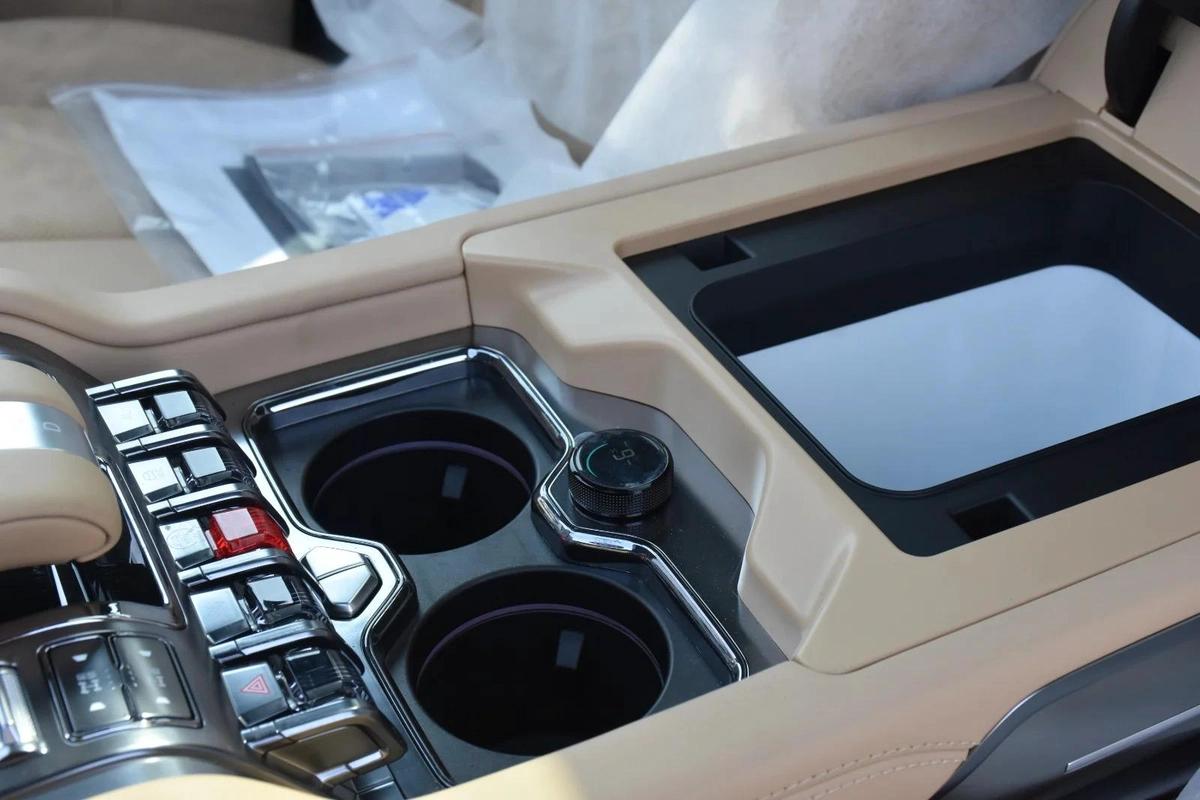 BYD LEOPARD 8 SEVEN SEATS 2025 | SILVER-15-15