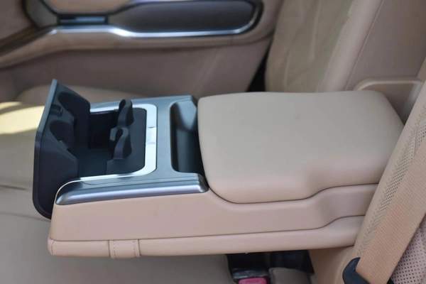 BYD LEOPARD 8 SEVEN SEATS 2025 | SILVER