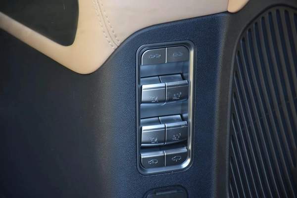 BYD LEOPARD 8 SEVEN SEATS 2025 | SILVER