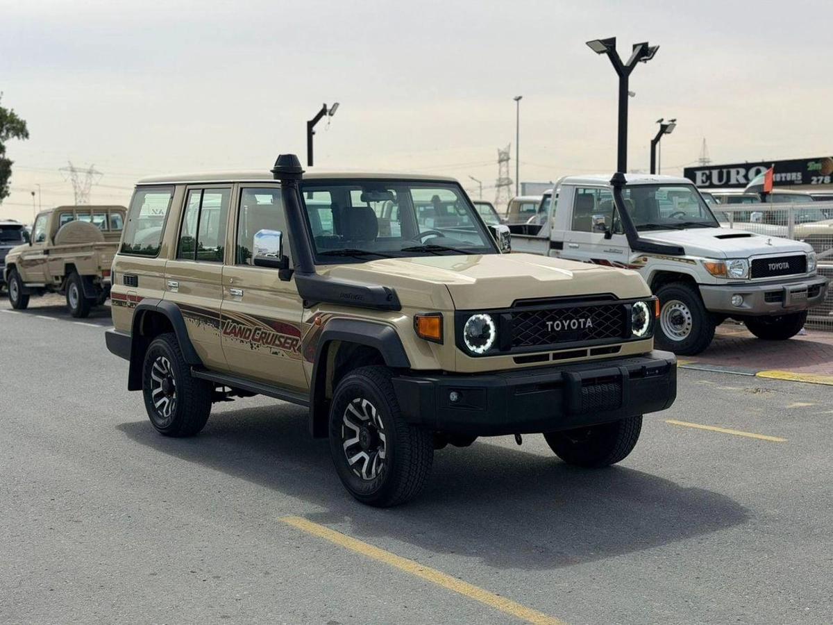 Toyota Land Cruiser 70 Toyota Land Cruiser LC 76 Petrol 4.0L Full Option Automatic Model 2025 Omani Specifications-1-1