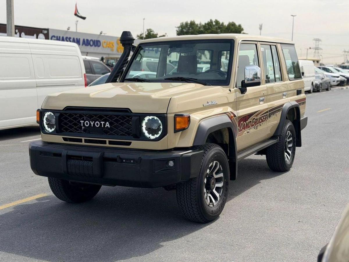 Toyota Land Cruiser 70 Toyota Land Cruiser LC 76 Petrol 4.0L Full Option Automatic Model 2025 Omani Specifications-2-2