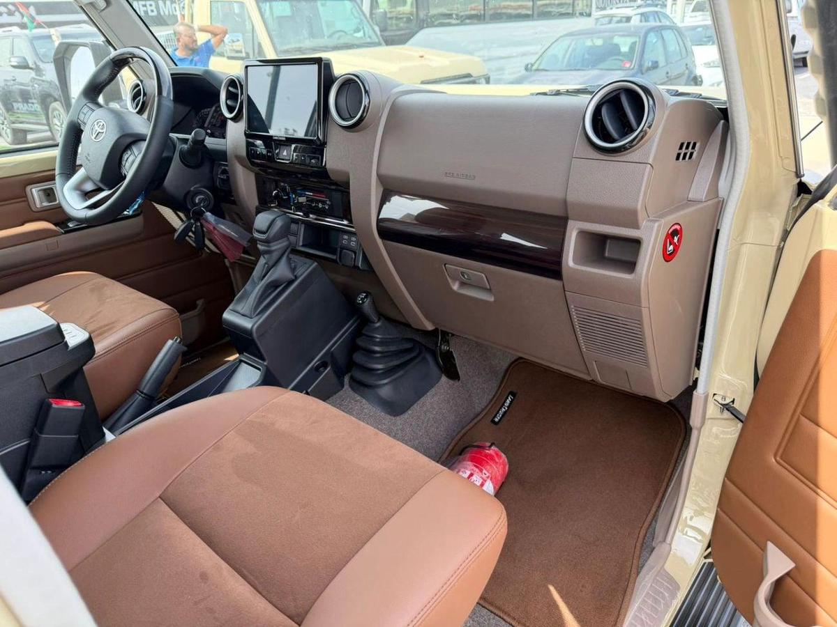 Toyota Land Cruiser 70 Toyota Land Cruiser LC 76 Petrol 4.0L Full Option Automatic Model 2025 Omani Specifications-4-4