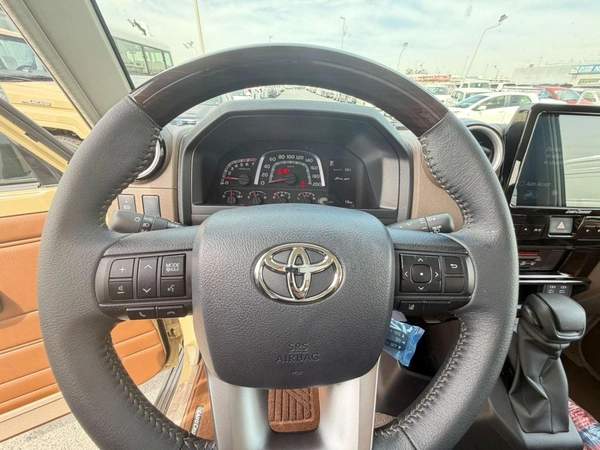 Toyota Land Cruiser 70 Toyota Land Cruiser LC 76 Petrol 4.0L Full Option Automatic Model 2025 Omani Specifications