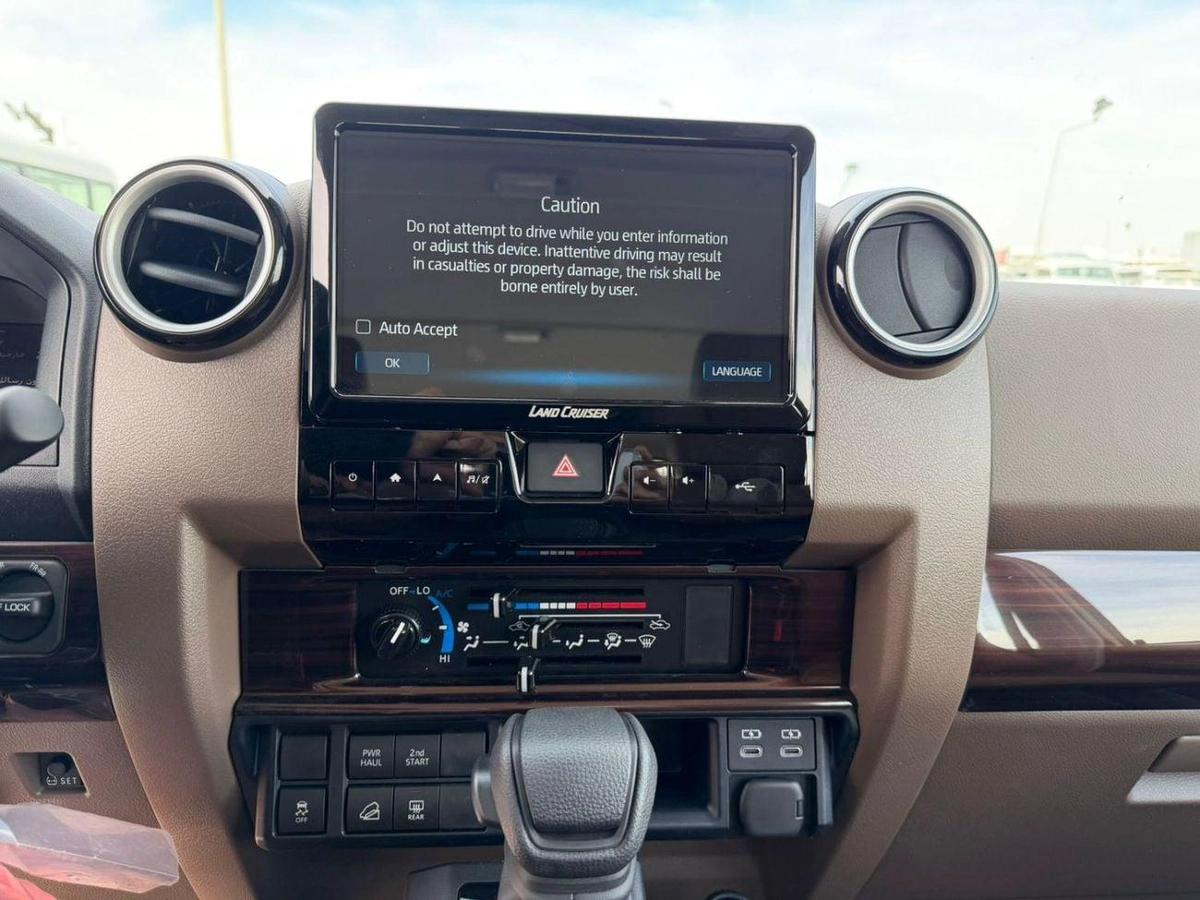 Toyota Land Cruiser 70 Toyota Land Cruiser LC 76 Petrol 4.0L Full Option Automatic Model 2025 Omani Specifications-7-7