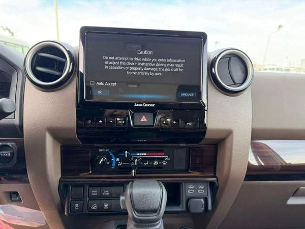 Toyota Land Cruiser 70 Toyota Land Cruiser LC 76 Petrol 4.0L Full Option Automatic Model 2025 Omani Specifications