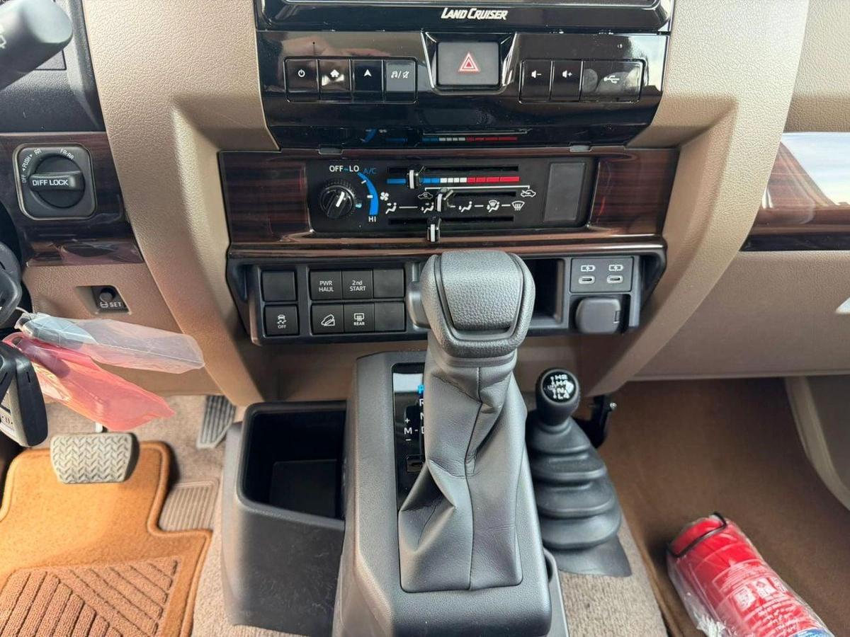 Toyota Land Cruiser 70 Toyota Land Cruiser LC 76 Petrol 4.0L Full Option Automatic Model 2025 Omani Specifications-9-9