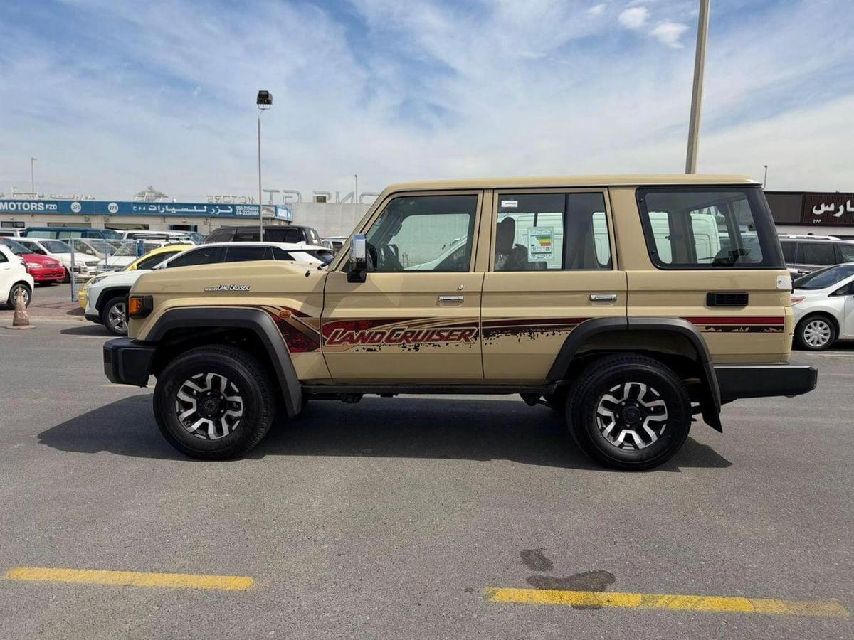 Toyota Land Cruiser 70 Toyota Land Cruiser LC 76 Petrol 4.0L Full Option Automatic Model 2025 Omani Specifications-12-12