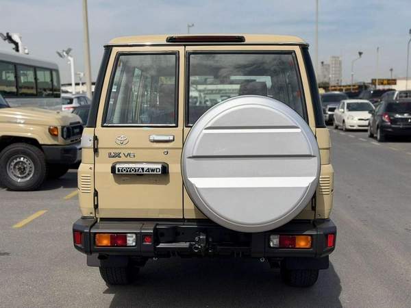 Toyota Land Cruiser 70 Toyota Land Cruiser LC 76 Petrol 4.0L Full Option Automatic Model 2025 Omani Specifications