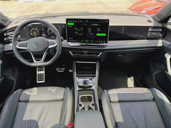 2025 Volkswagen Tiguan R-Line Black Edition - GCC Specs - Brand New!