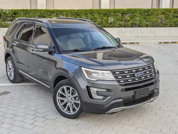 Ford Explorer Limited 2016 - GCC Specs 4WD FULL Option With Panoramic Roof Low KM Premium SUV