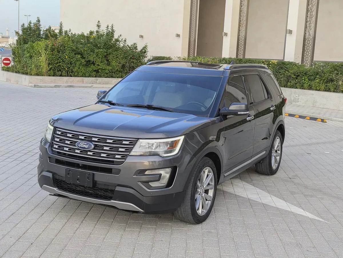 Ford Explorer Limited 2016 - GCC Specs 4WD FULL Option With Panoramic Roof Low KM Premium SUV-2-2