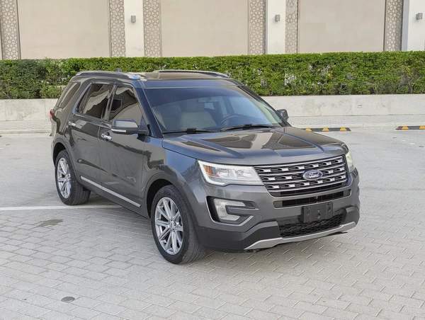 Ford Explorer Limited 2016 - GCC Specs 4WD FULL Option With Panoramic Roof Low KM Premium SUV