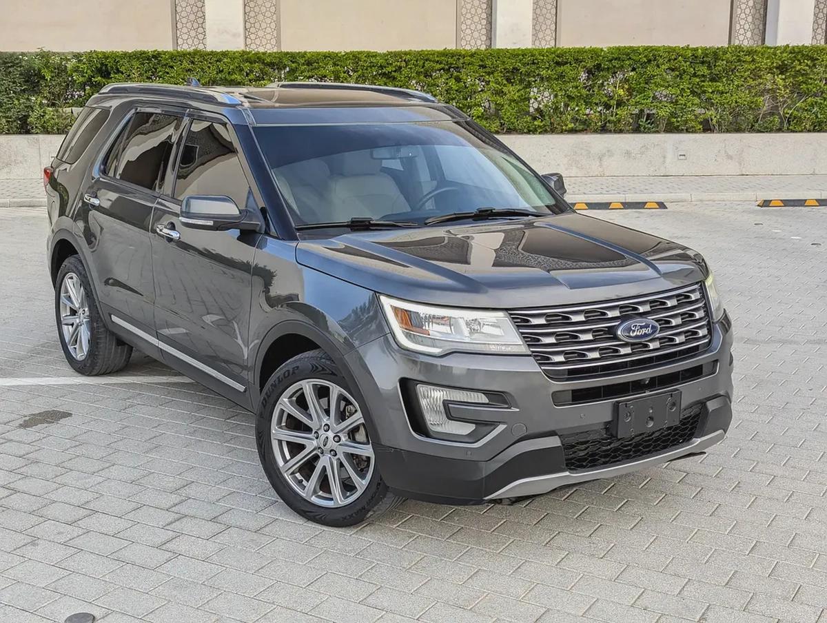 Ford Explorer Limited 2016 - GCC Specs 4WD FULL Option With Panoramic Roof Low KM Premium SUV-4-4