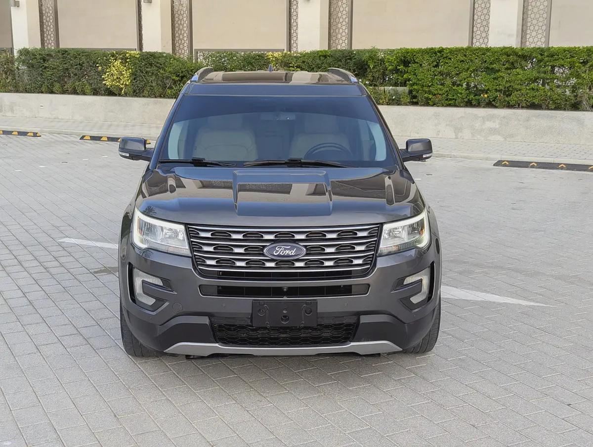 Ford Explorer Limited 2016 - GCC Specs 4WD FULL Option With Panoramic Roof Low KM Premium SUV-5-5