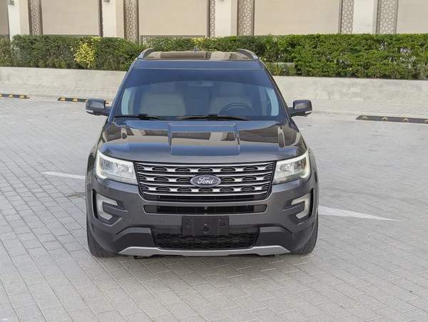 Ford Explorer Limited 2016 - GCC Specs 4WD FULL Option With Panoramic Roof Low KM Premium SUV