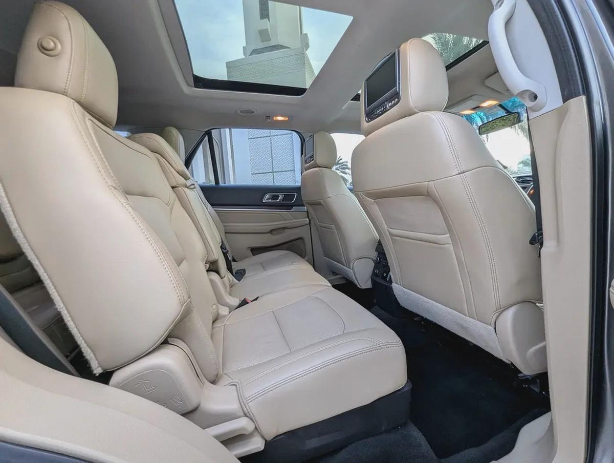 Ford Explorer Limited 2016 - GCC Specs 4WD FULL Option With Panoramic Roof Low KM Premium SUV-8-8