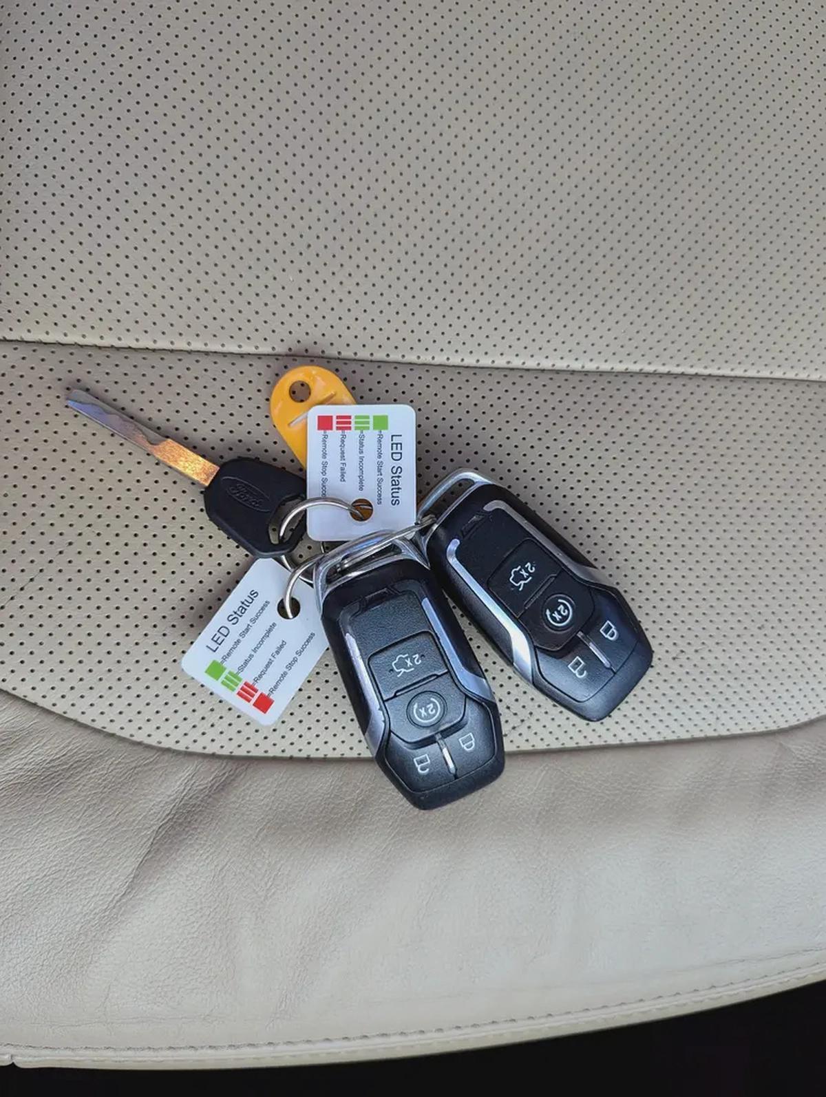 Ford Explorer Limited 2016 - GCC Specs 4WD FULL Option With Panoramic Roof Low KM Premium SUV-15-15