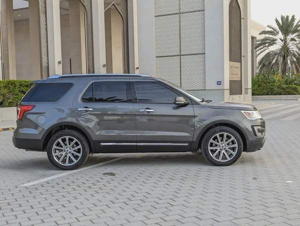 Ford Explorer Limited 2016 - GCC Specs 4WD FULL Option With Panoramic Roof Low KM Premium SUV