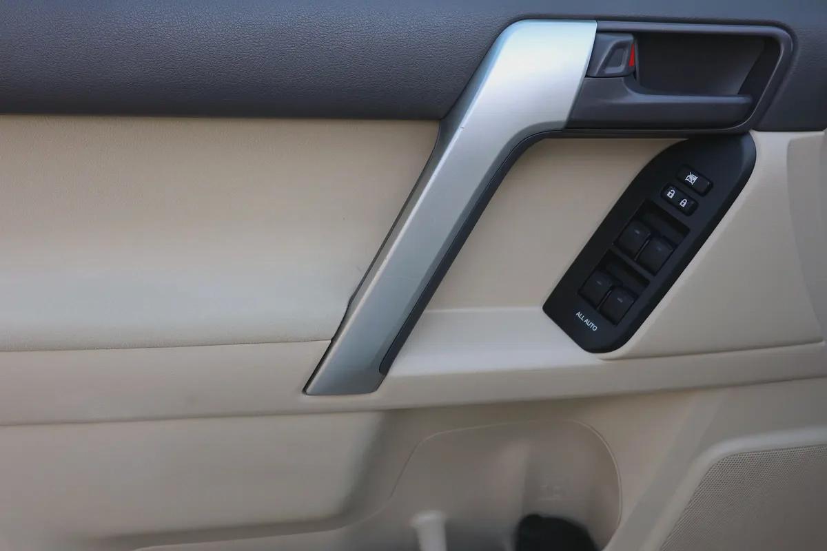 TOYOTA PRADO GXR - GCC SPECS - ORIGINAL PAINT - UNDER WARRANTY - FULL SERVICE HISTORY --9-9