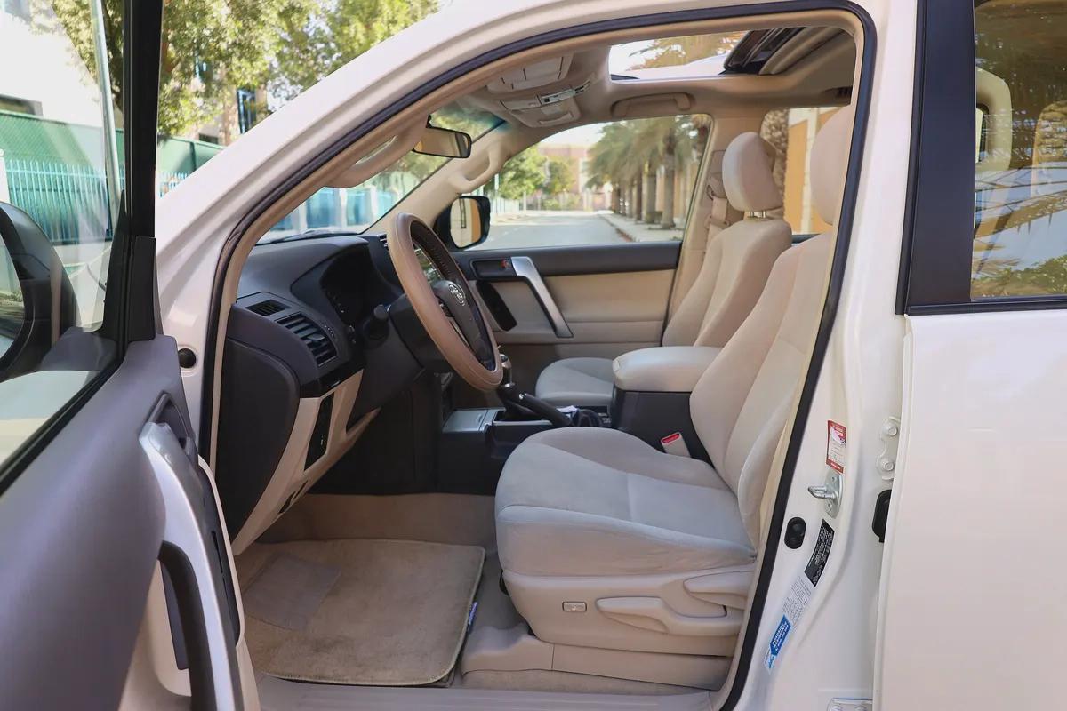 TOYOTA PRADO GXR - GCC SPECS - ORIGINAL PAINT - UNDER WARRANTY - FULL SERVICE HISTORY --10-10