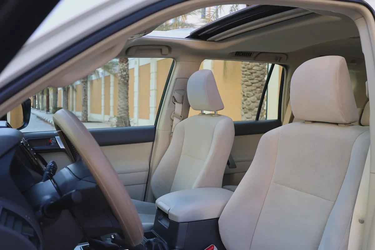 TOYOTA PRADO GXR - GCC SPECS - ORIGINAL PAINT - UNDER WARRANTY - FULL SERVICE HISTORY --12-12