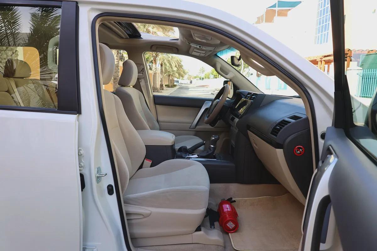 TOYOTA PRADO GXR - GCC SPECS - ORIGINAL PAINT - UNDER WARRANTY - FULL SERVICE HISTORY --16-16