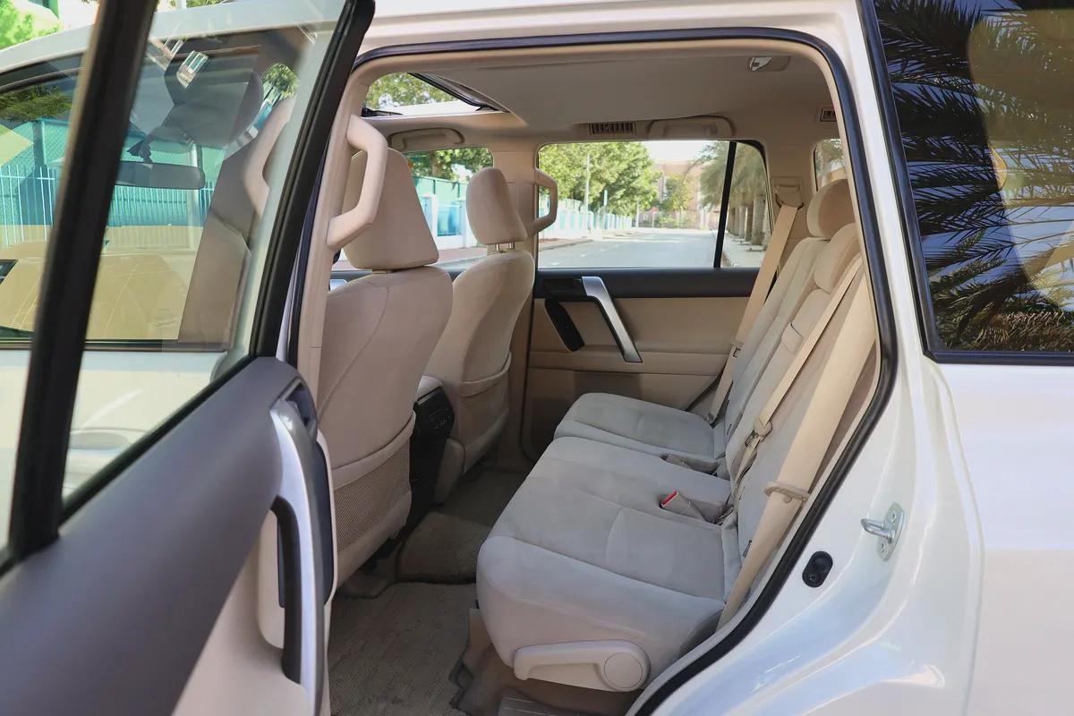 TOYOTA PRADO GXR - GCC SPECS - ORIGINAL PAINT - UNDER WARRANTY - FULL SERVICE HISTORY --17-17