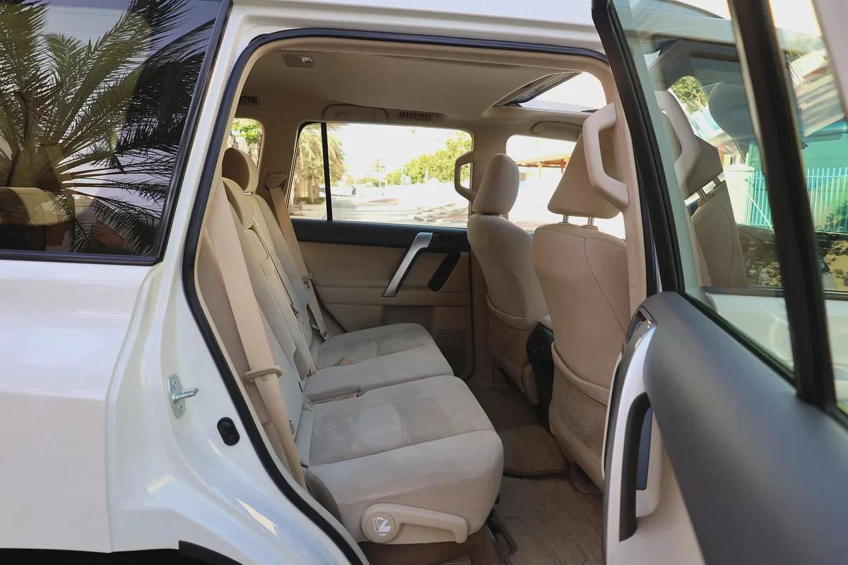 TOYOTA PRADO GXR - GCC SPECS - ORIGINAL PAINT - UNDER WARRANTY - FULL SERVICE HISTORY --18-18