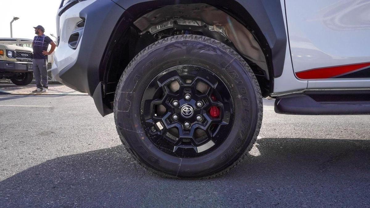 Toyota Hilux GR Sport 4.0L-6-6
