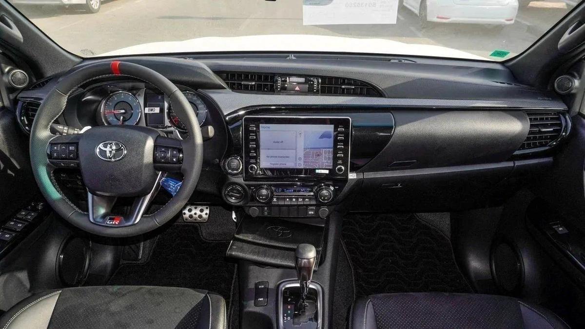 Toyota Hilux GR Sport 4.0L-8-8