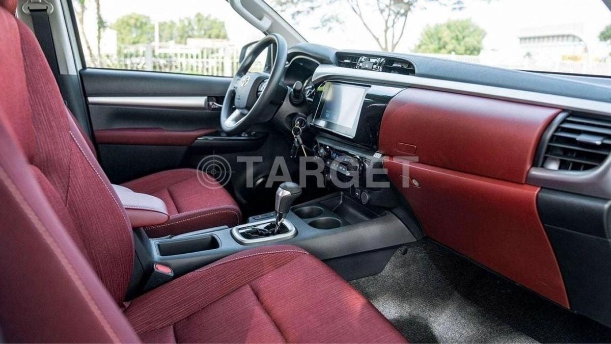 Toyota Hilux Toyota Hilux 2.7L petrol automatic MY 2026-14-14