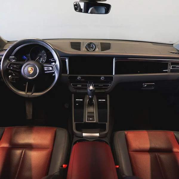 AED 4,407 pm • 0% Downpayment • Porsche Macan Chrono Package • 1 Year Warranty