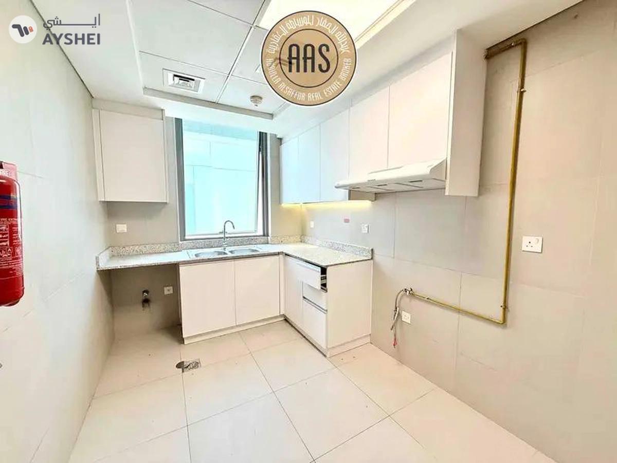 HUGE 3BHK+STORAGE | GYM & POOL | FREE PARKING-4-4