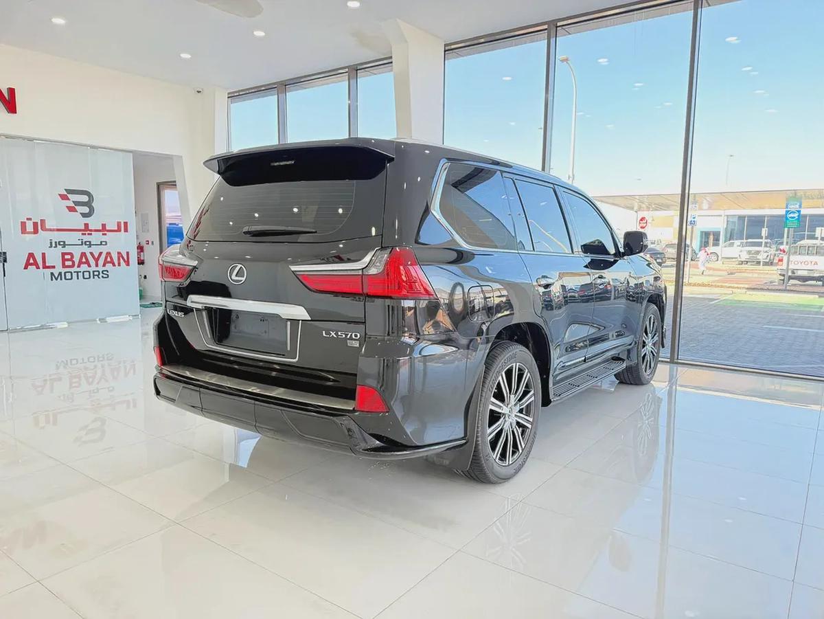 لكزس (LX570) سجنتشر اسود / عنابي خليجي الفطيم LX 570 Signature 2020 - GCC Specs - Pristine Condition-2-2
