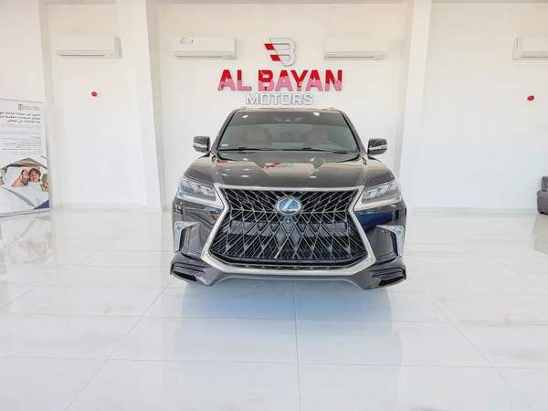لكزس (LX570) سجنتشر اسود / عنابي خليجي الفطيم LX 570 Signature 2020 - GCC Specs - Pristine Condition