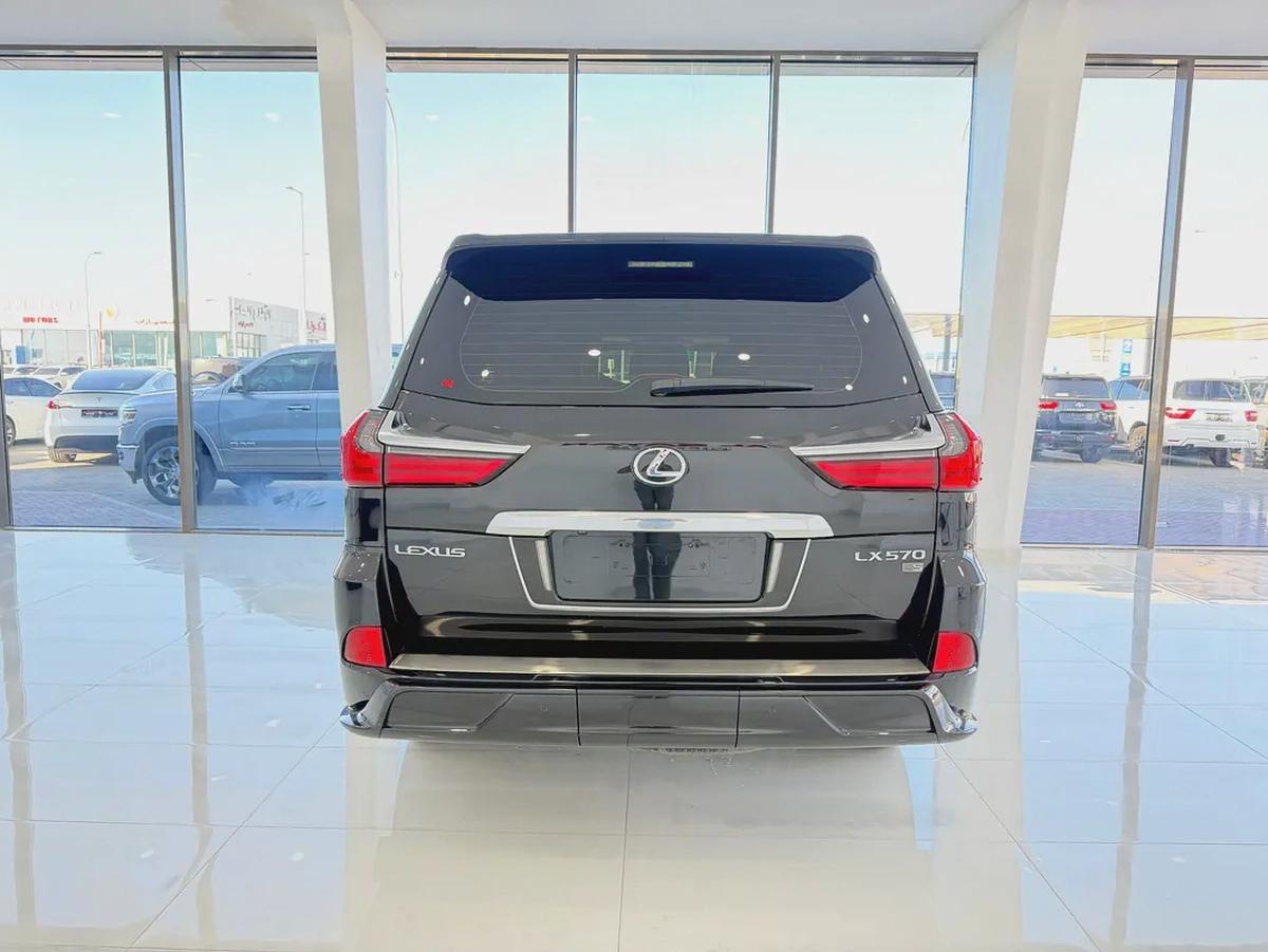 لكزس (LX570) سجنتشر اسود / عنابي خليجي الفطيم LX 570 Signature 2020 - GCC Specs - Pristine Condition-5-5