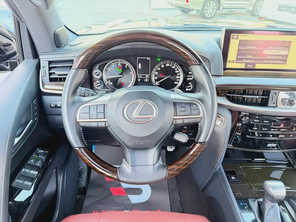 لكزس (LX570) سجنتشر اسود / عنابي خليجي الفطيم LX 570 Signature 2020 - GCC Specs - Pristine Condition-11-11