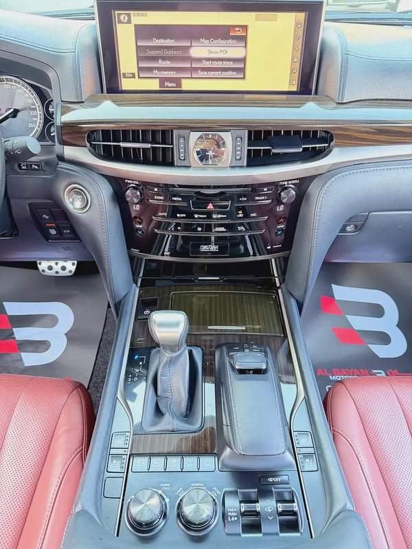 لكزس (LX570) سجنتشر اسود / عنابي خليجي الفطيم LX 570 Signature 2020 - GCC Specs - Pristine Condition