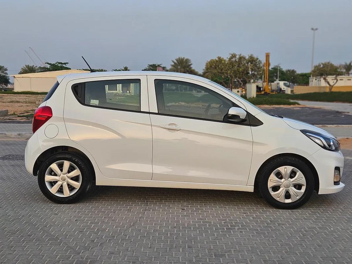 Chevrolet Spark 2020 GCC LOW KM Perfect Family Hatchback In Absolute Premium Condition-17-17