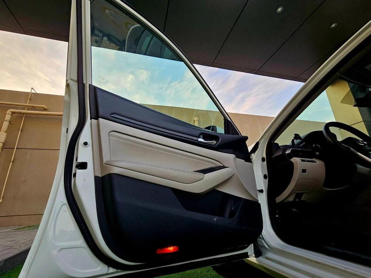 Nissan Altima S GCC/ 2.5L V4/ LOW MILEAGE/ IMMACULATE CONDITION-10-10