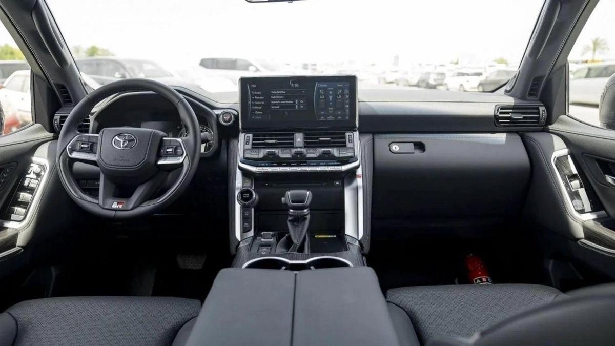 Toyota Land Cruiser GR-S TOYOTA LAND CRUISER LC300 GR SPORT 3.3 DIESEL 2023-8-8