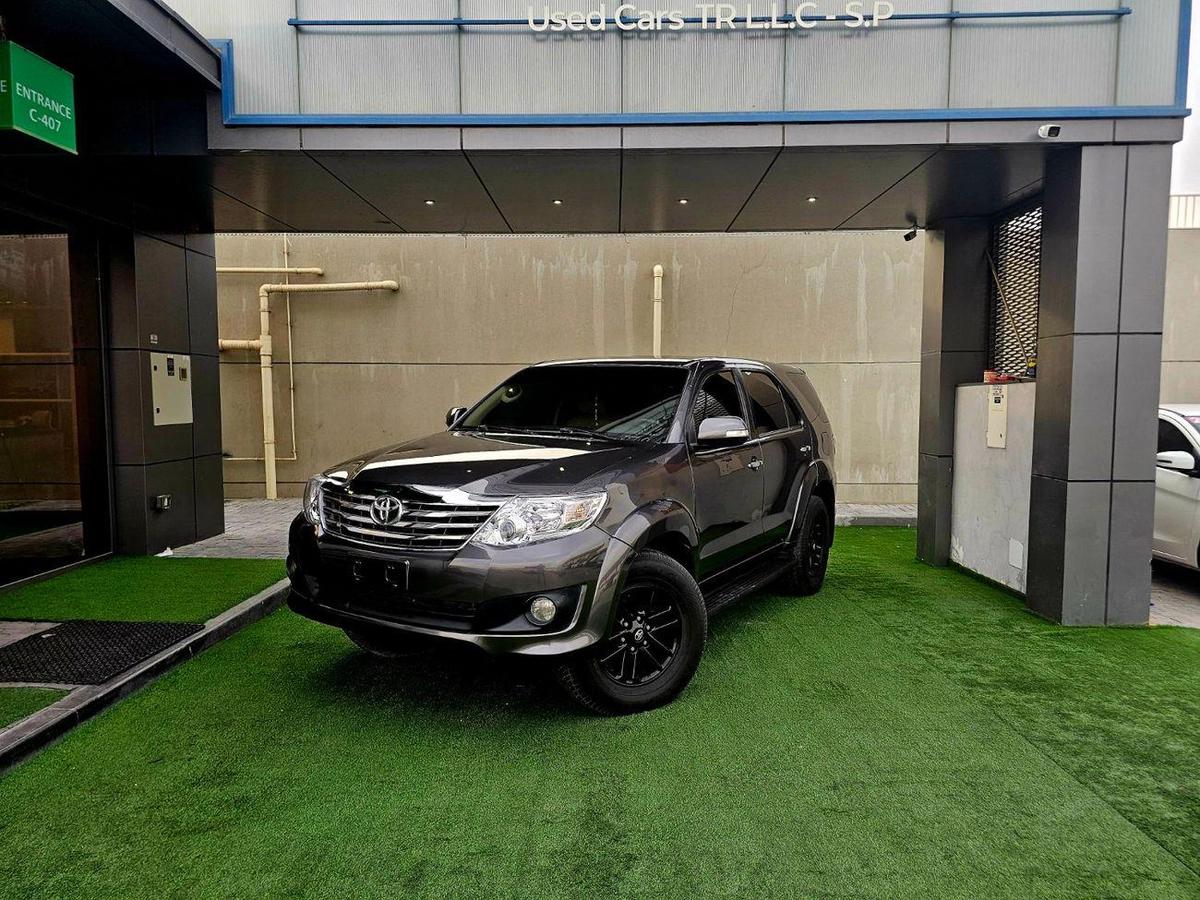 Toyota Fortuner EXR/ V4 2.7L 4WD/ LEATHER DVD/ LOW MILEAGE-0-0