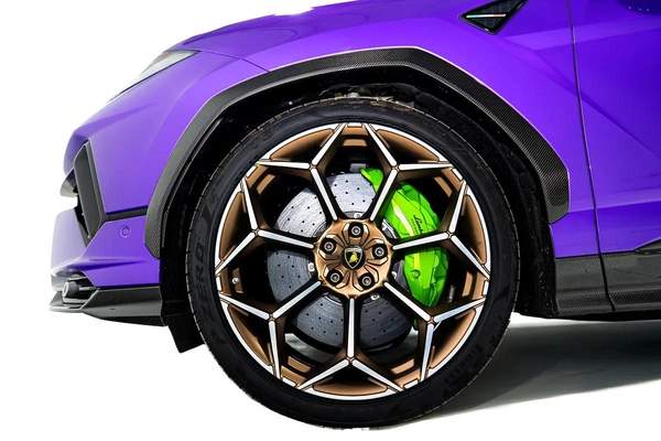 URUS PERFORMANTE | FULL CARBON INT/EXT | EXTENDED PERFORMANTE TRIM | SUNSHINE PACKAGE